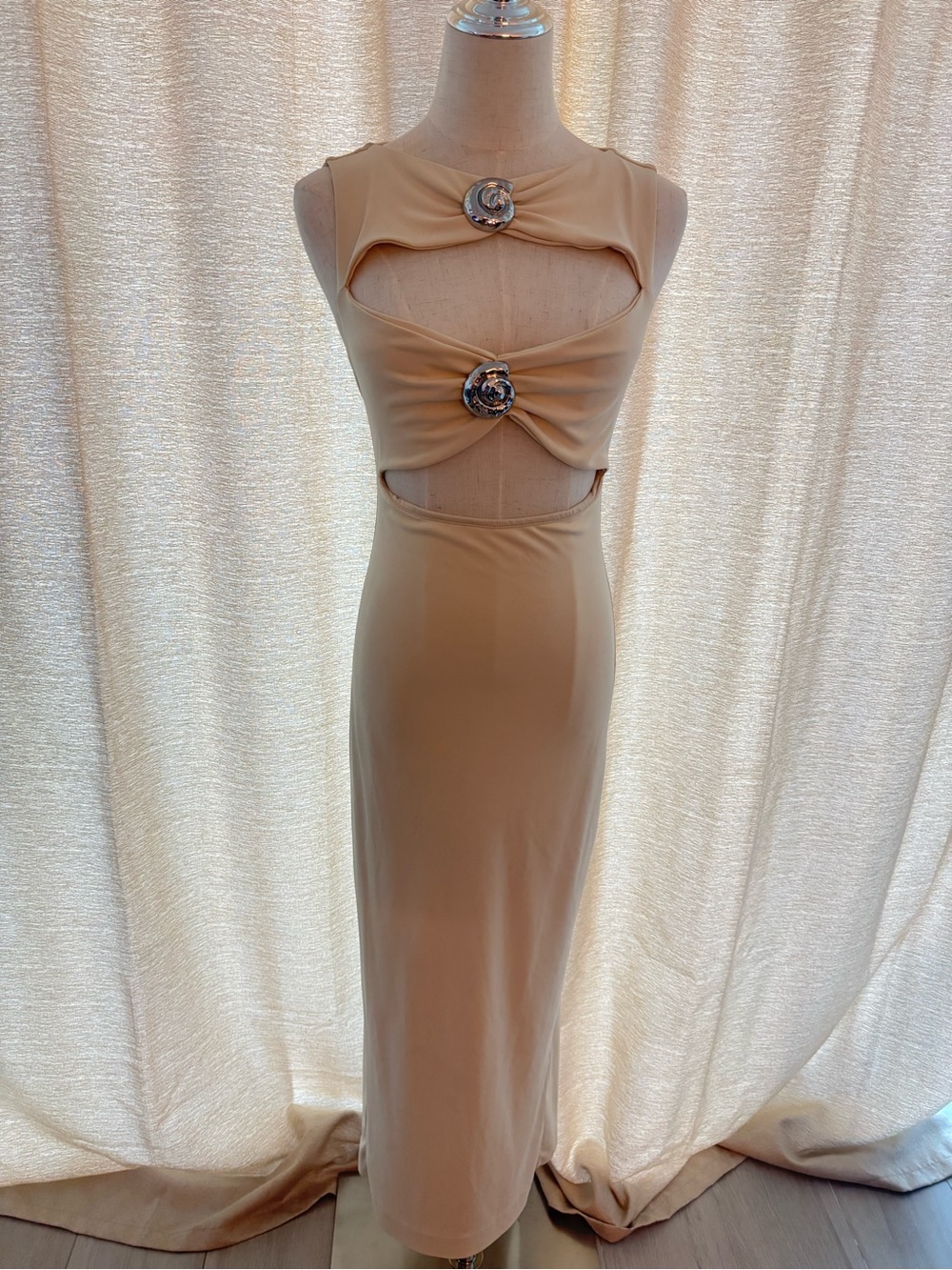 Zara Cream Midi Dress with Cutouts and Decorative Silver Shells - Picture 3 of 7